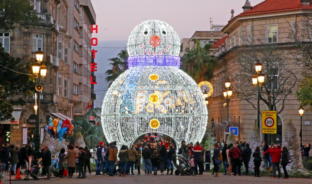 El centro de Vigo se llena para ver las luces