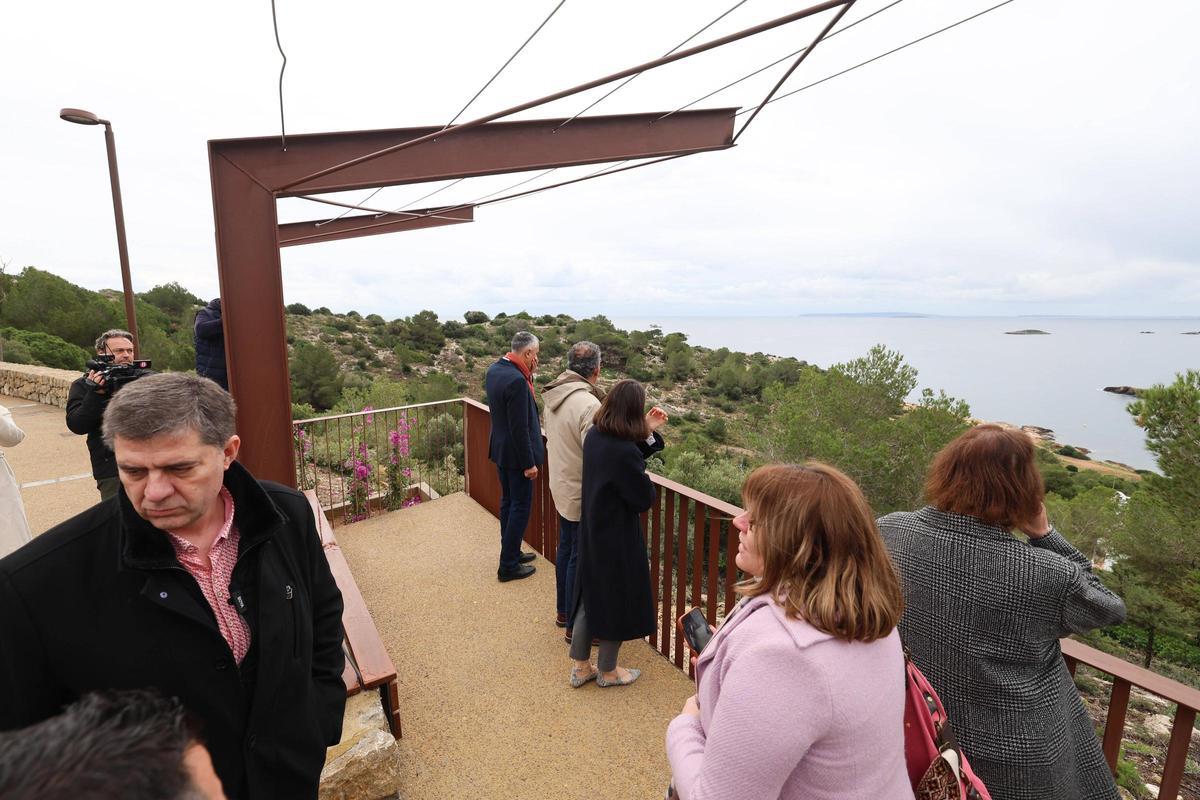 Las fotos de la inauguración del paseo de acceso al Parador de Ibiza es Soto