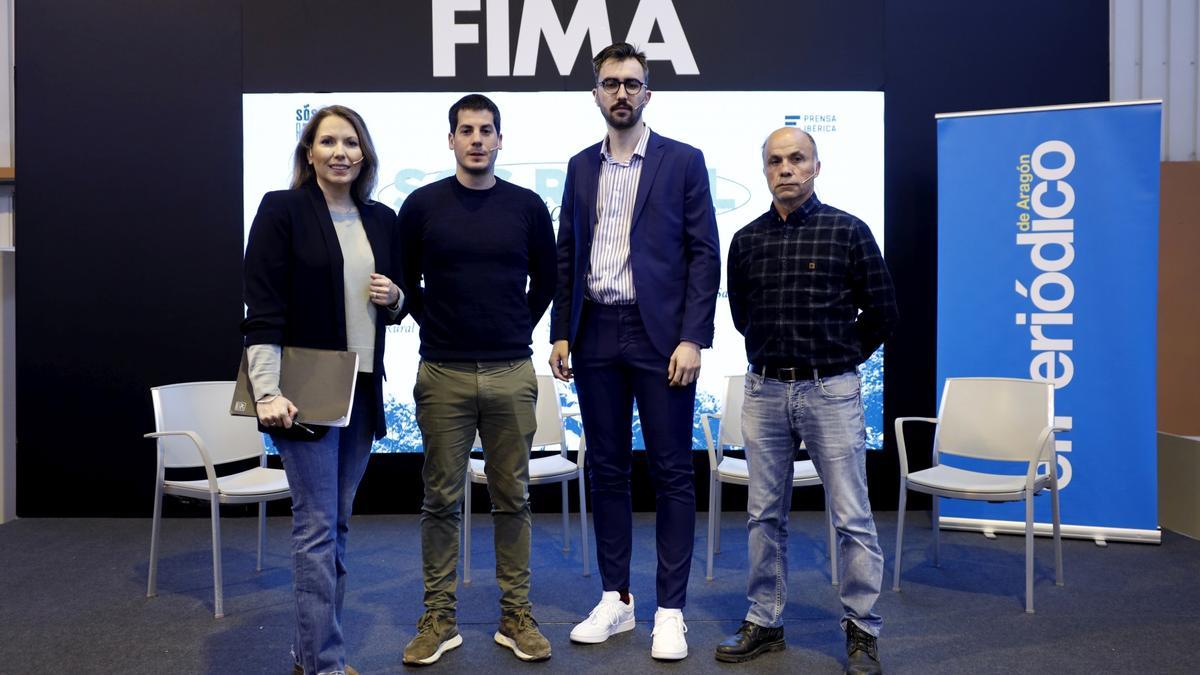 De izquierda a derecha, la portavoz de SOS Rural, Natalia Corbalán, el secretario general de SOS Rural, Javier Poza, el periodista Sergio H. Valgañón y el agricultor y ganadero Salvador Marqués.