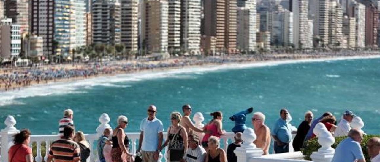 El tirón del turismo extranjero prolonga la ocupación de los mejores meses del verano