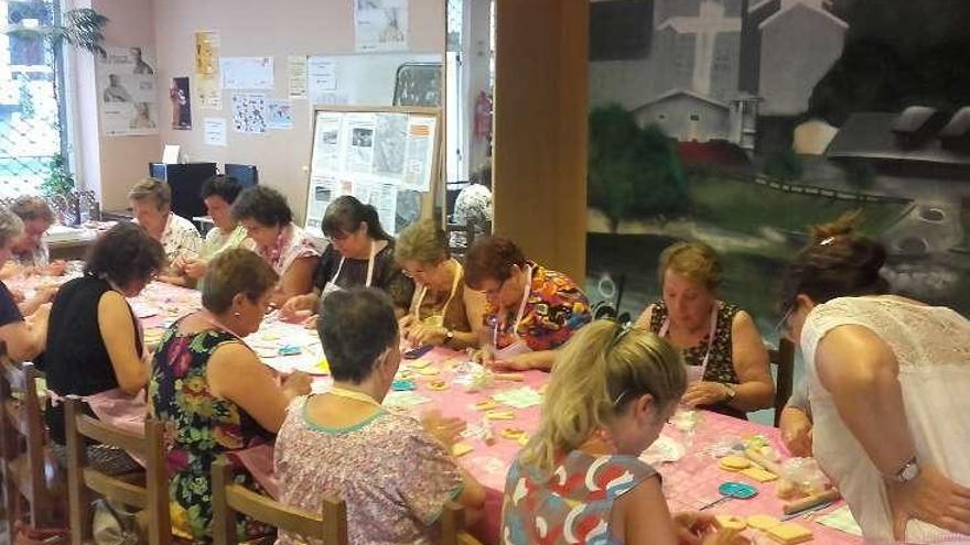 Actividad realizada en el local de la asociación.  // FdV