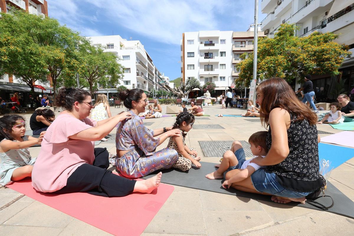 Galería: Cuentacuentos, yoga y pintacaras para celebrar el Día de las Familias en Santa Eulària