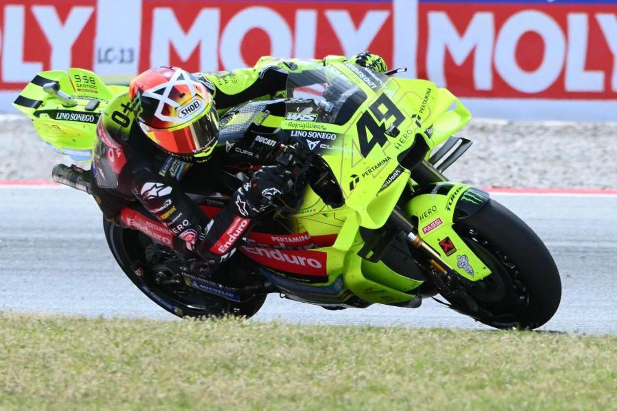 El piloto italiano de MotoGP Fabio Di Giannantonio, del equipo Pertamina Enduro VR46 Racing Team, gana el Gran Premio de Catalunya en el Circuit de Barcelona-Catalunya, disputado en Montmeló.