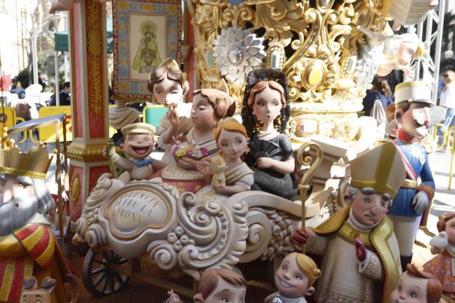 La Falla Reina-Pau, dedicada al centenari de la Coronació