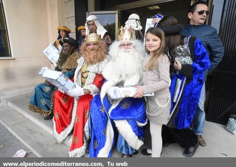 Los Reyes Magos repartieron regalos e ilusiones en Castellón