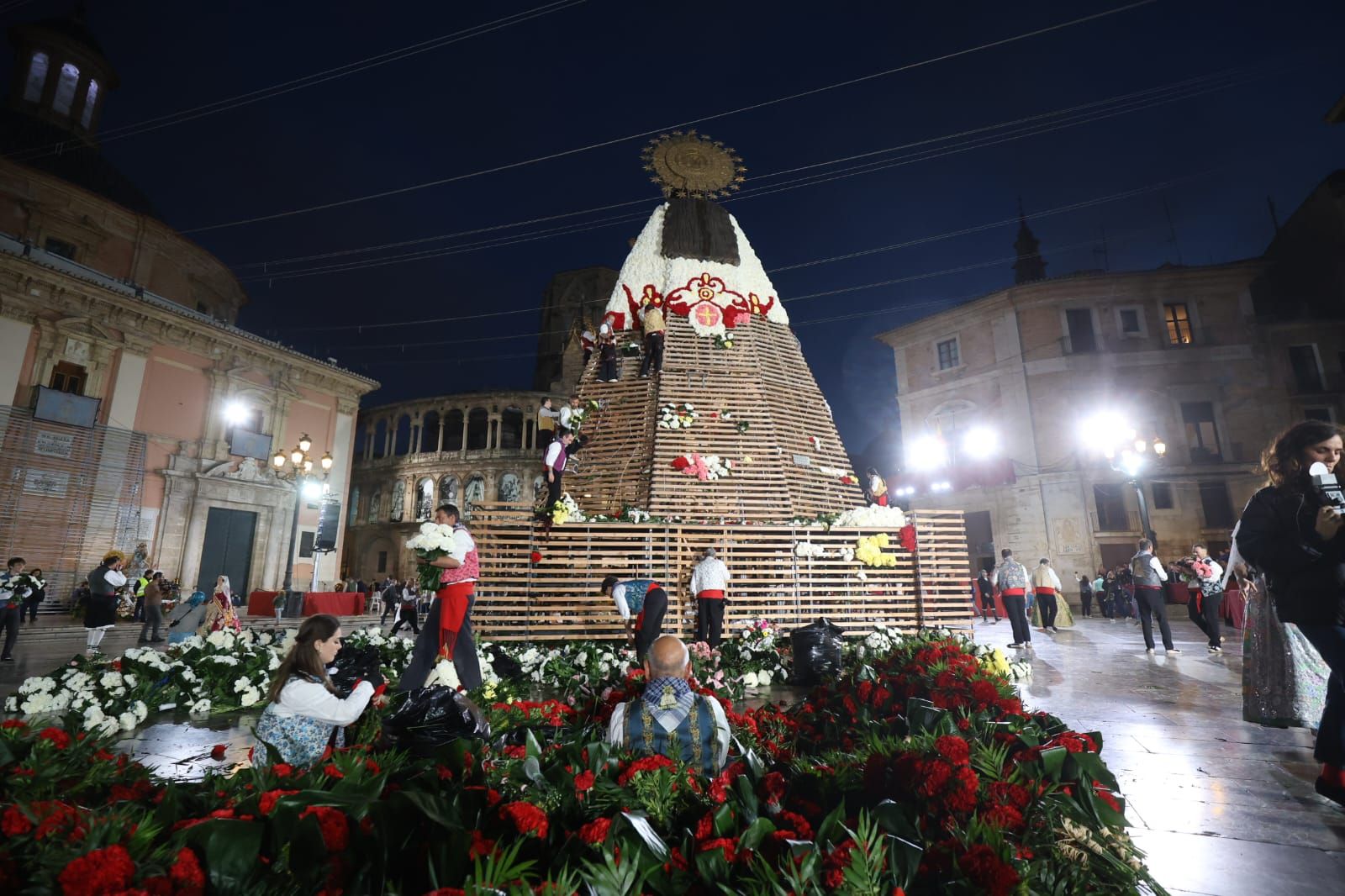 Búscate en la llegada a la plaza de la Virgen