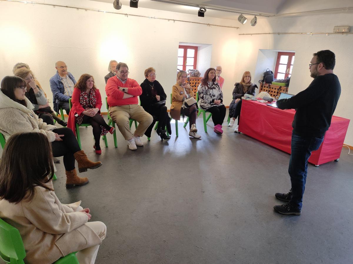 Participantes en el taller impartido por Sergio Buelga, de pie.