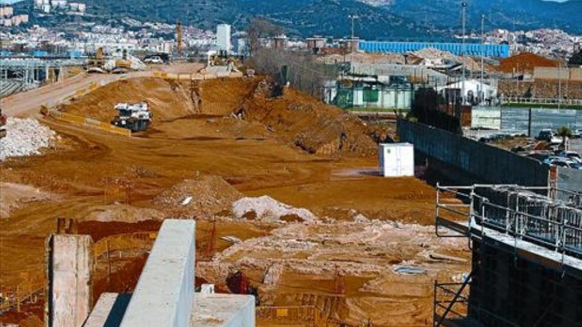 Restos arqueológicos hallados al norte de la villa romana de La Sagrera, junto al nuevo puente del Treball, ayer.