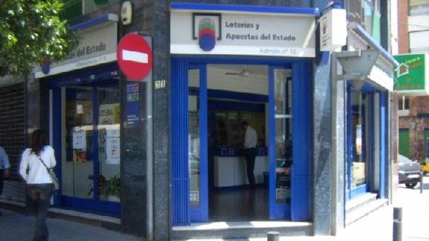 La administración de Loterías 13 de Elche donde se validó el boleto ganador de la Bonoloto de ayer lunes 20 de noviembre de 2017