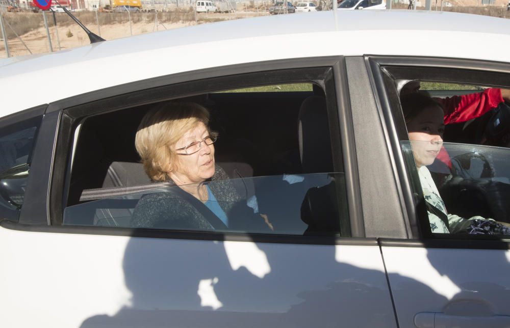 María del Carmen García sale de la prisión de Villena