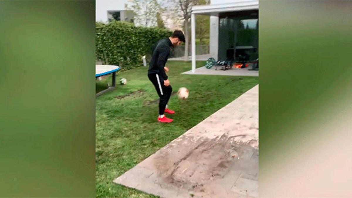Asensio crea su propio 'challenge' tras ejercitarse en el jardín de su casa