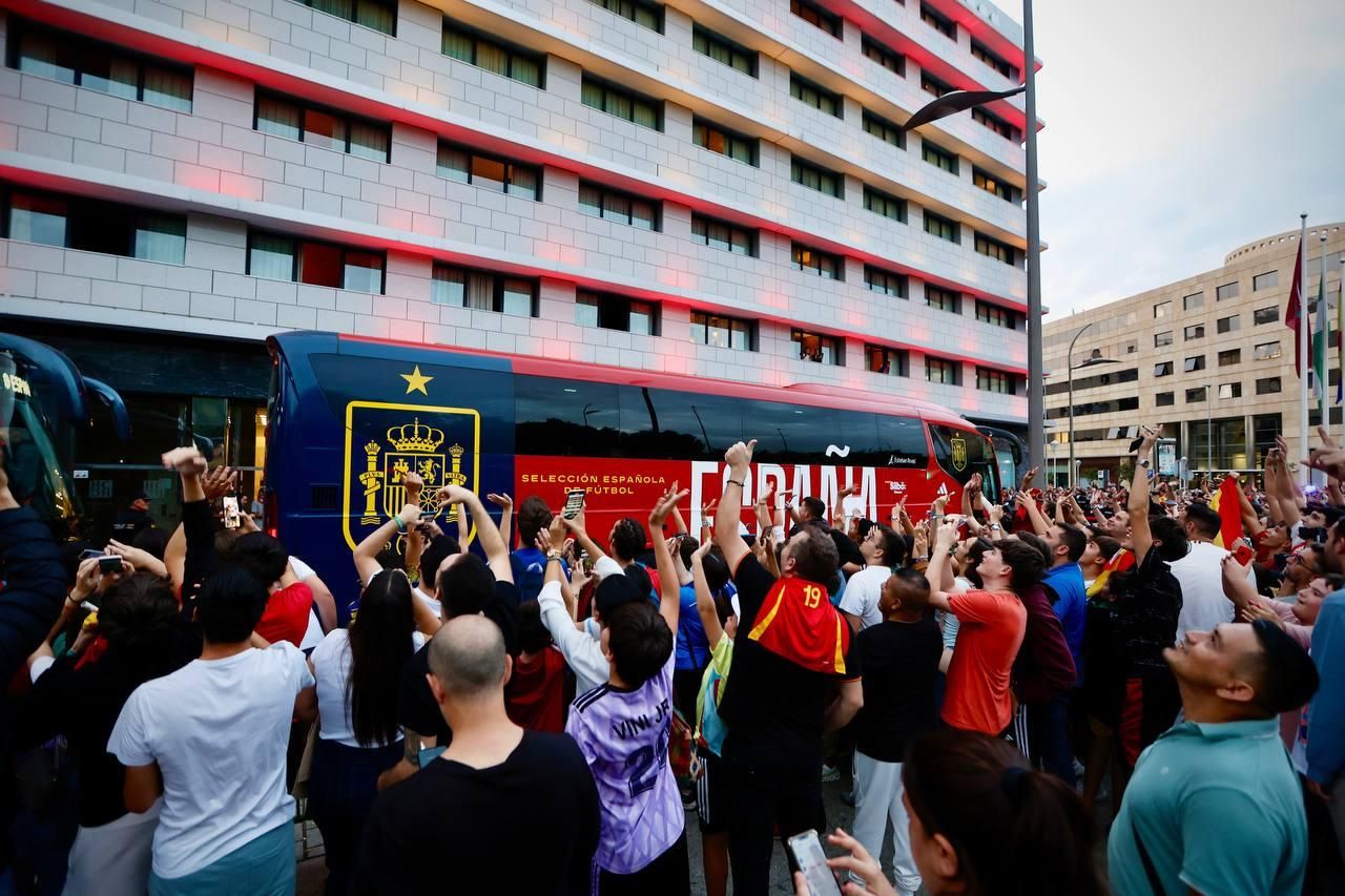 La selección española en Córdoba: la afición se vuelca con los jugadores