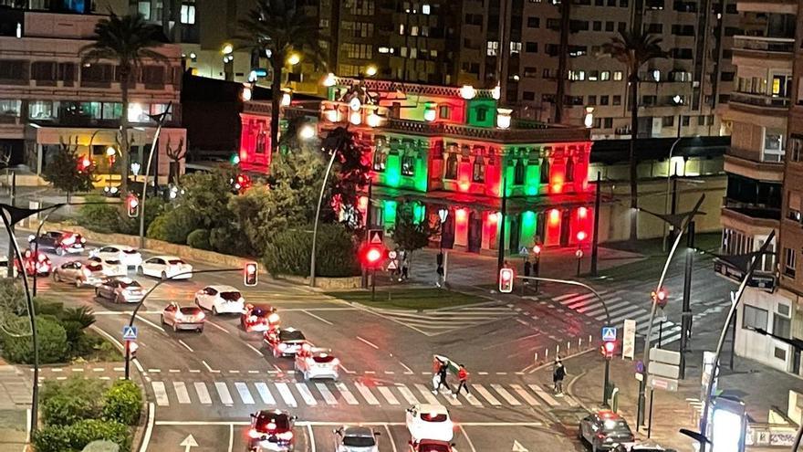 ¿Los colores de la seña bermeja de Zamora? El lío en redes de las luces de Navidad de un edificio