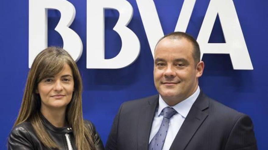 Linda Gerardo y Carlos Zuazua en la sede central de BBVA en Valencia.