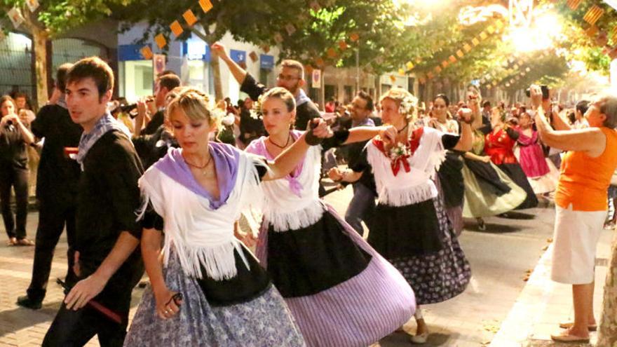 Seis grupos de la provincia participan en un festival de danzas en Xixona