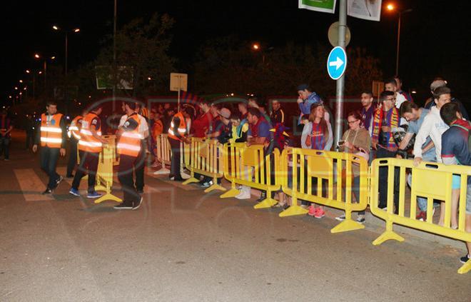 Las imágenes de la llegada del Barça a la Ciutat Esportiva tras conquistar la Liga