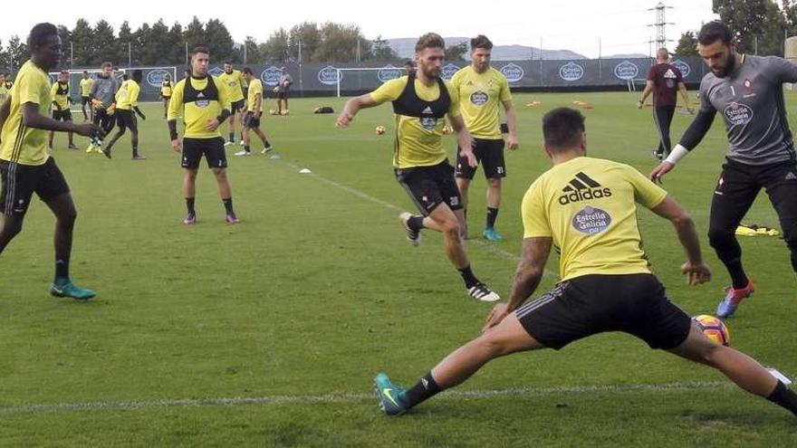 Un momento del entrenamiento del celta ayer en e Madroa. // José Lores