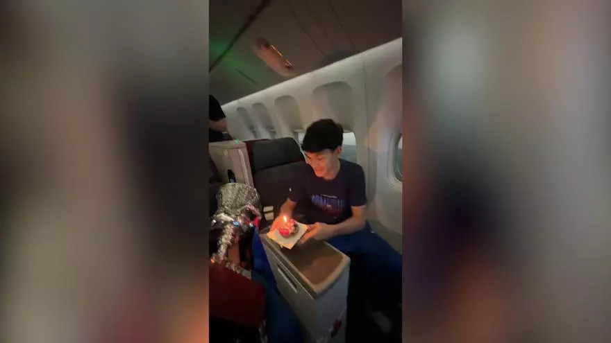 Dro celebró su cumpleaños... ¡Festejando la Supercopa en el avión!