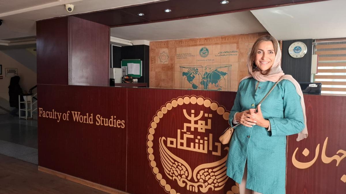 La castellonense Lourdes Pérez, en la Universidad de Teherán el pasado noviembre.