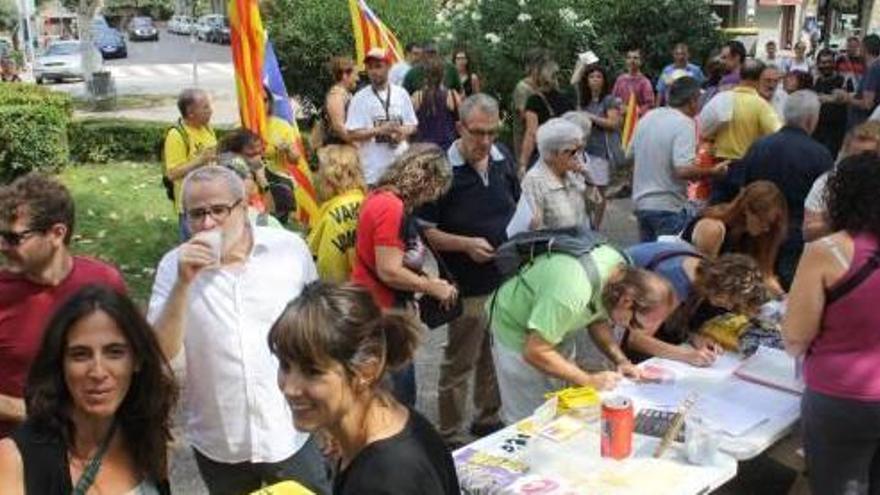 La plaça Onze de Setembre s&#039;omple d&#039;estelades