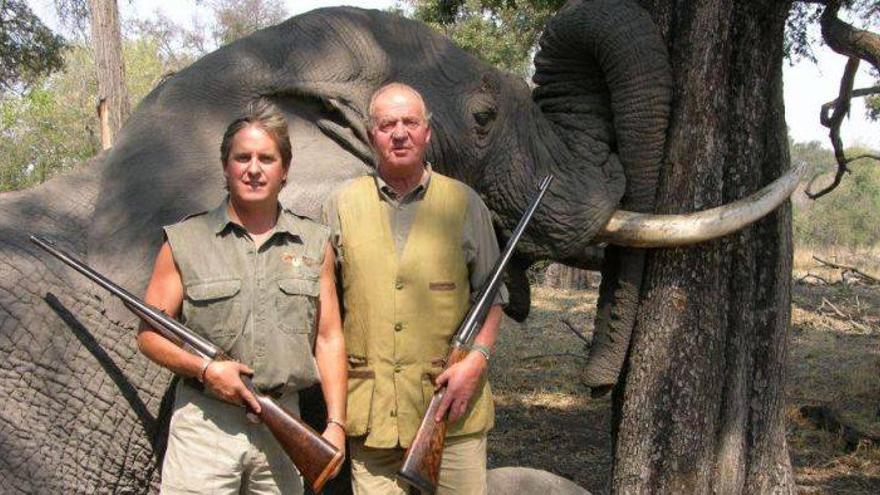 El Rey, operado de una fractura de cadera tras una caída en Botsuana