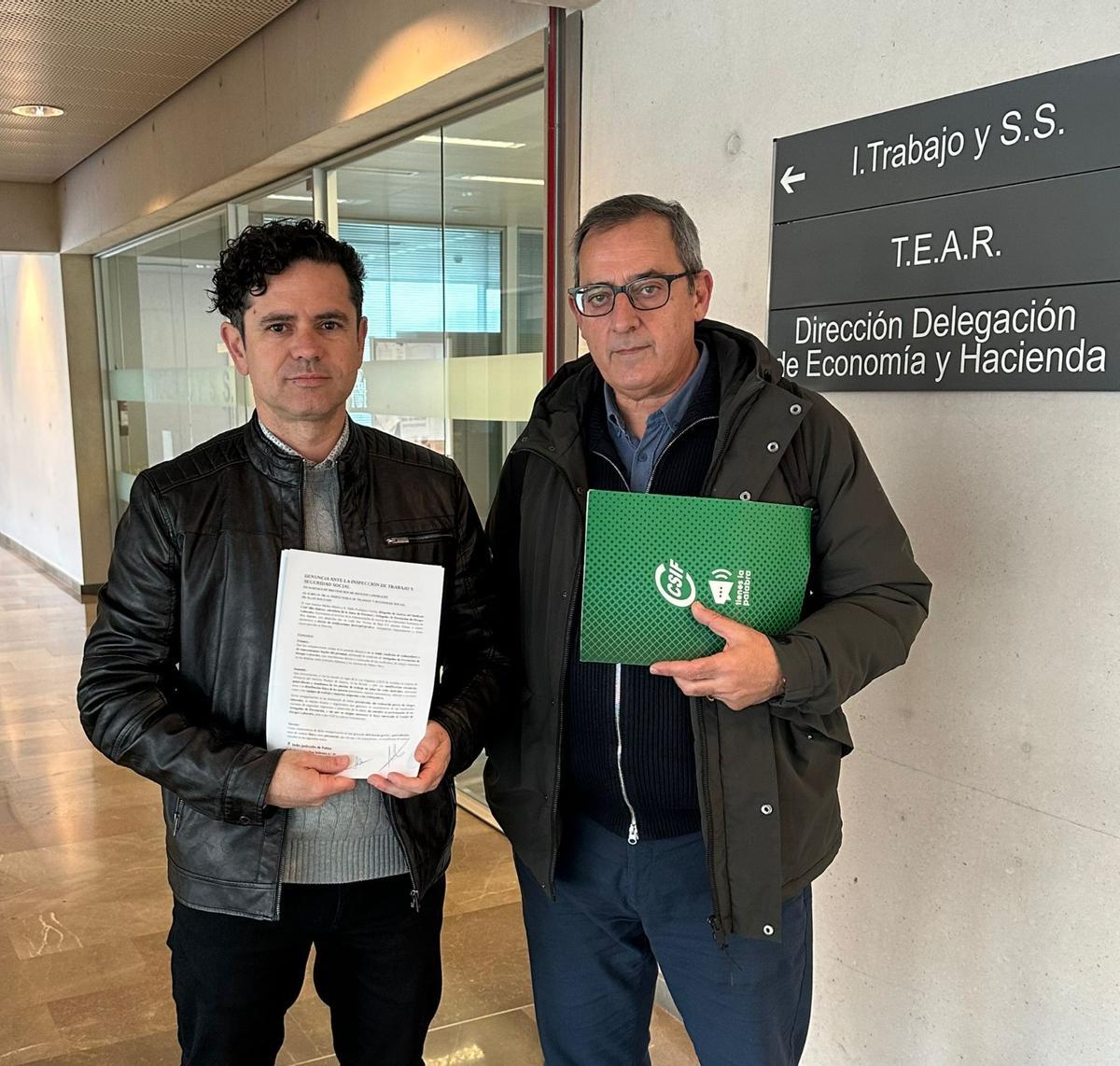 José Antonio Muñoz y Pablo Rodríguez, del sindicato CSIF, en la Inspección de Trabajo.