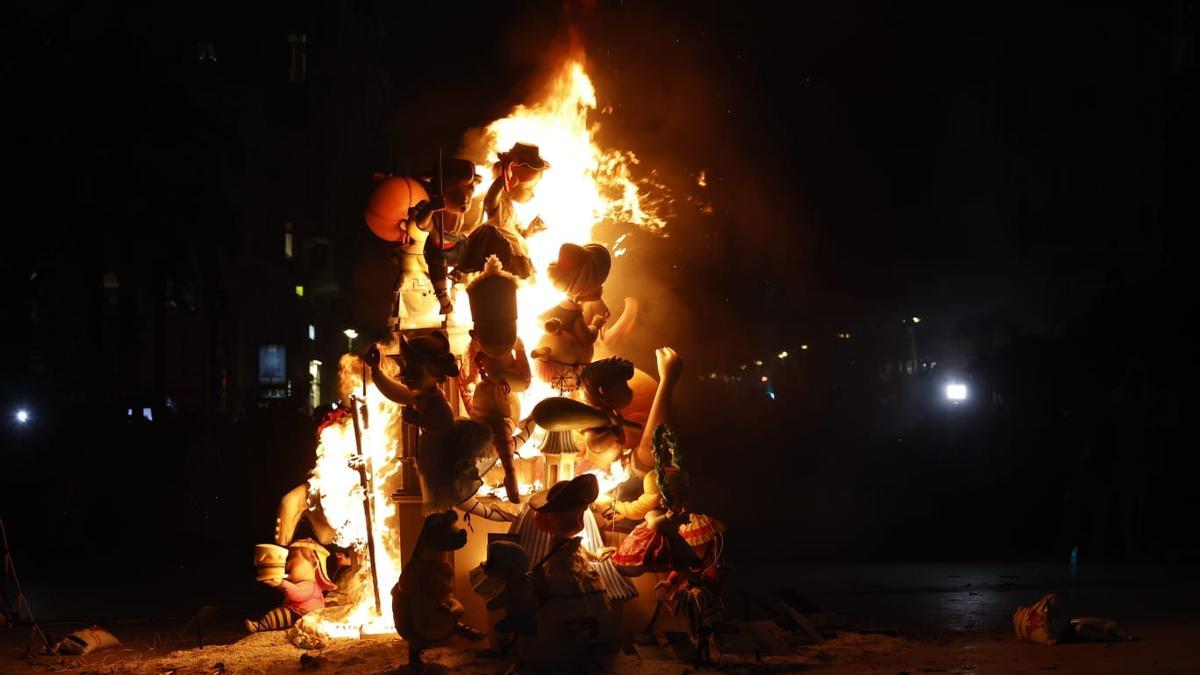 Así ha sido la Cremà de la falla municipal infantil