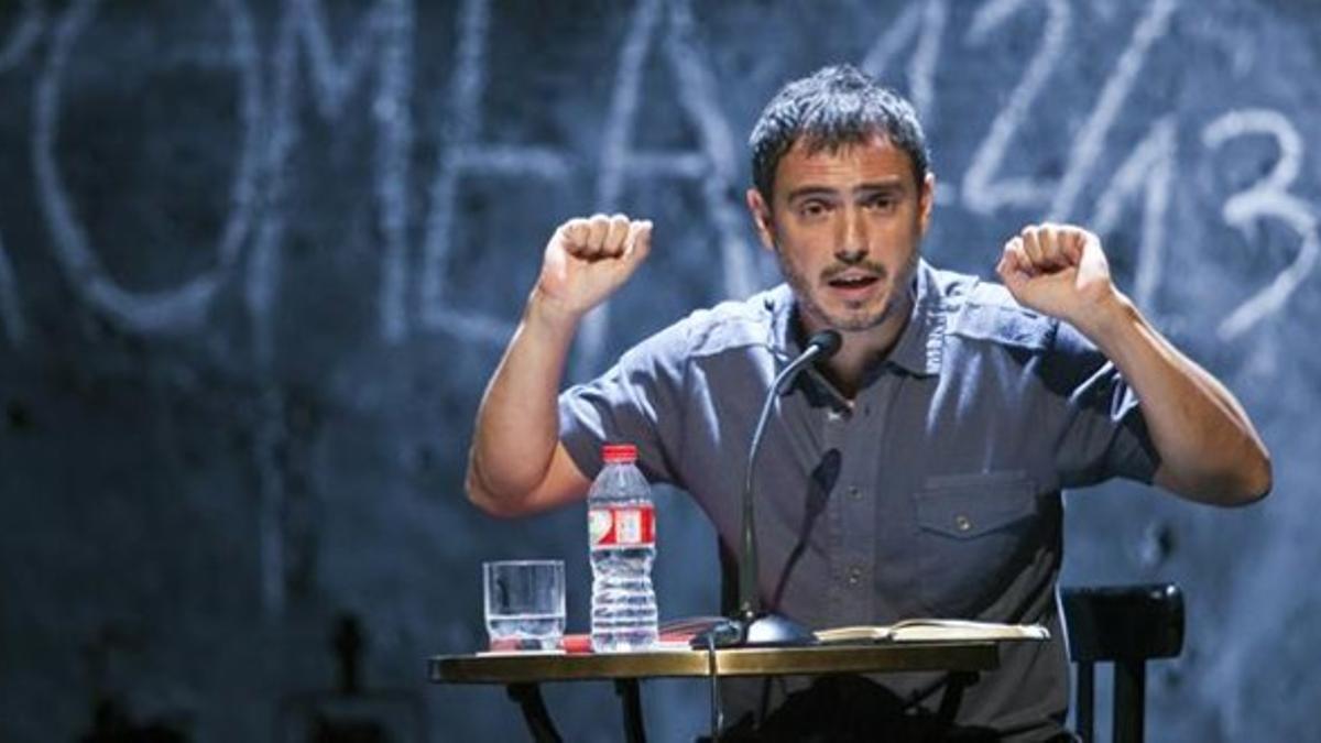 Julio Manrique, en una presentación en el Teatre Romea.