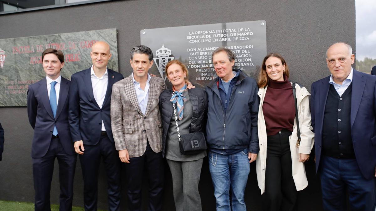 Por la izquierda, Juan Arbide, David Guerra, Alejandro Irarragorri, Carmen Viejo Fernández-Asenjo, José Viejo Fernández-Asenjo, Lola Fernández y Javier Tebas.