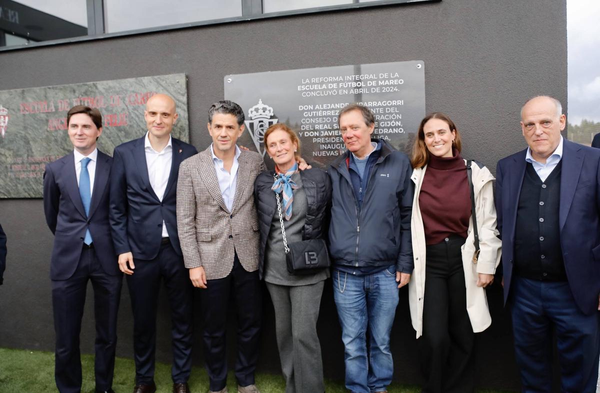 Por la izquierda, Juan Arbide, David Guerra, Alejandro Irarragorri, Carmen Viejo Fernández-Asenjo, José Viejo Fernández-Asenjo, Lola Fernández y Javier Tebas.