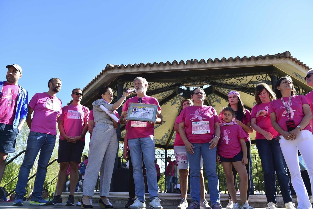 Imágenes de la marcha rosa contra el cáncer de mama en Plasencia