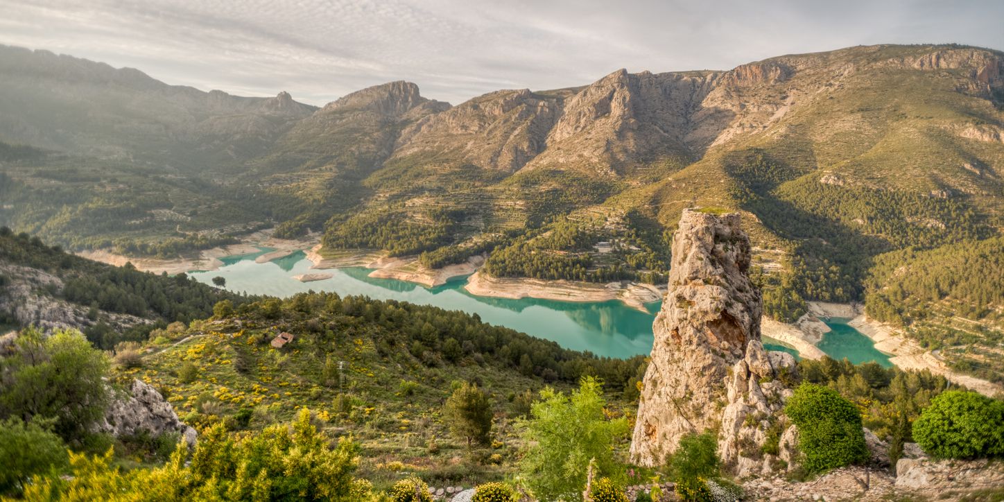 Espectacular vista al embalse de Guadalest.