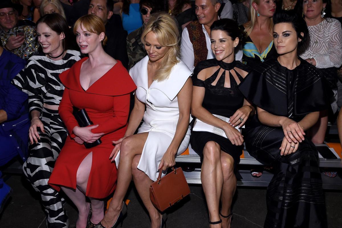 Front Row semana de la moda NY,Coco Rocha, Christina Hendricks, Pamela Anderson y Neve Campbell