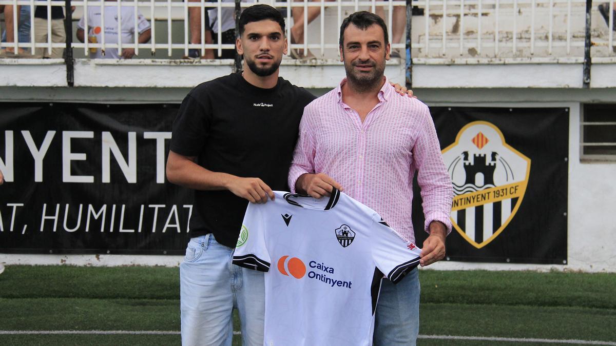 Antonio Moreno, tras fichar por el Ontinyent 1931 CF.