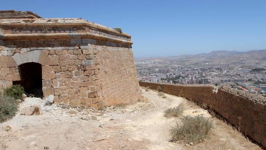 También hay peligro de derrumbe en La Atalaya.