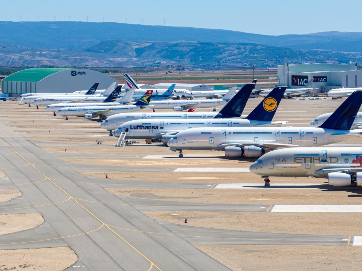 Aviones estacionados en el aeropuerto de Teruel.