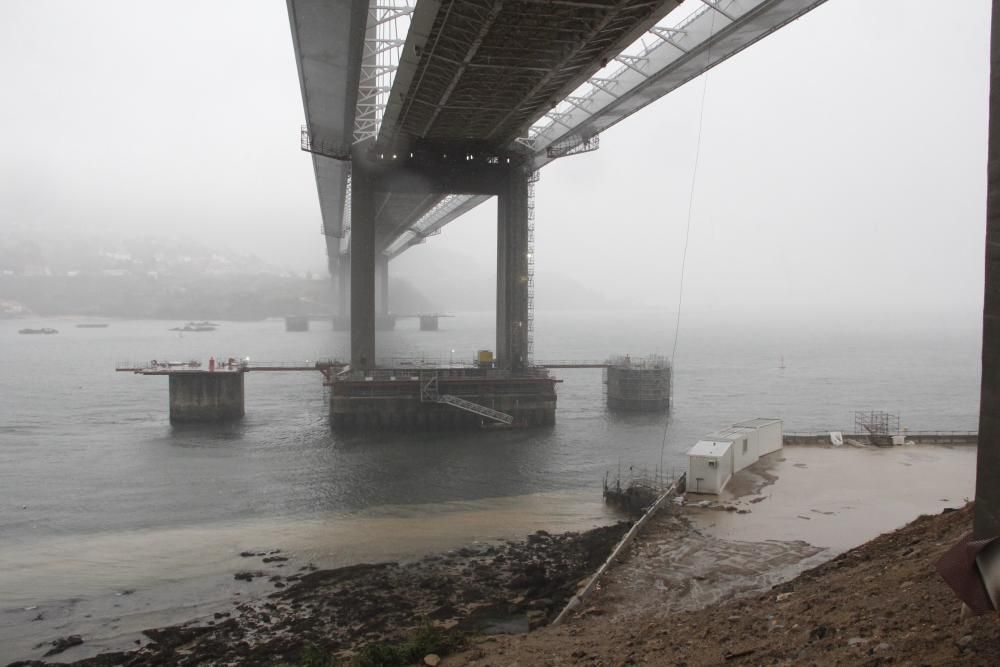 El puente, desde abajo // Santos Álvarez