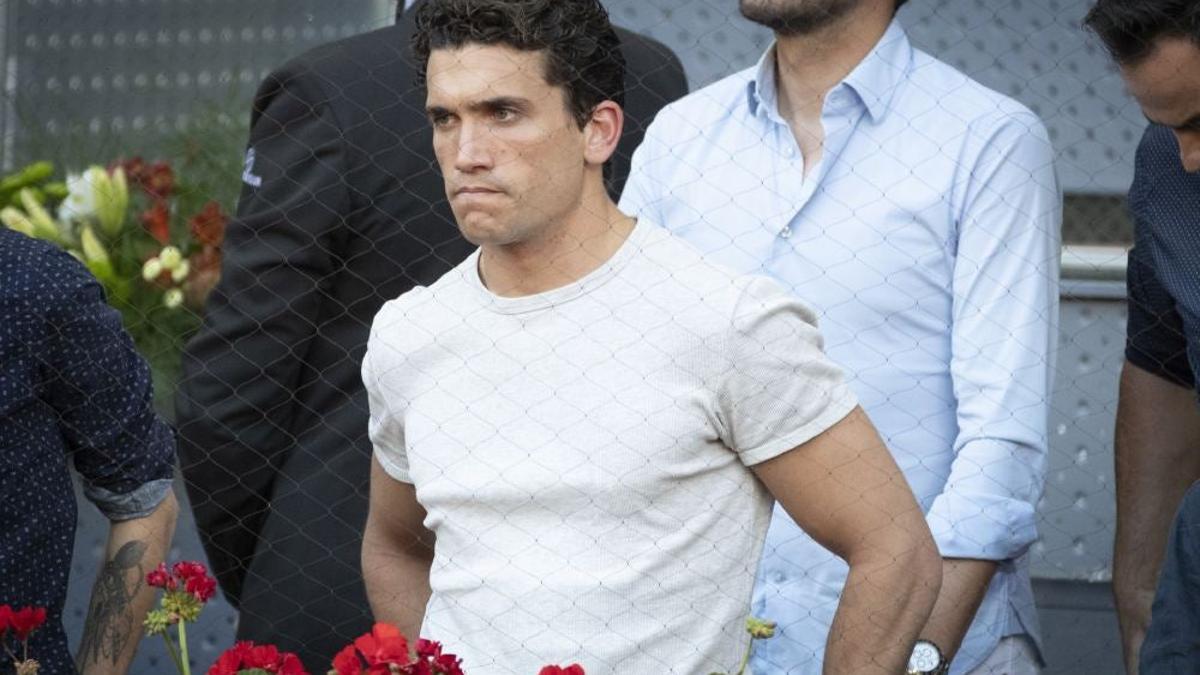 Jaime Lorente con cara de enfadado en el Mutua Madrid Open de Tenis