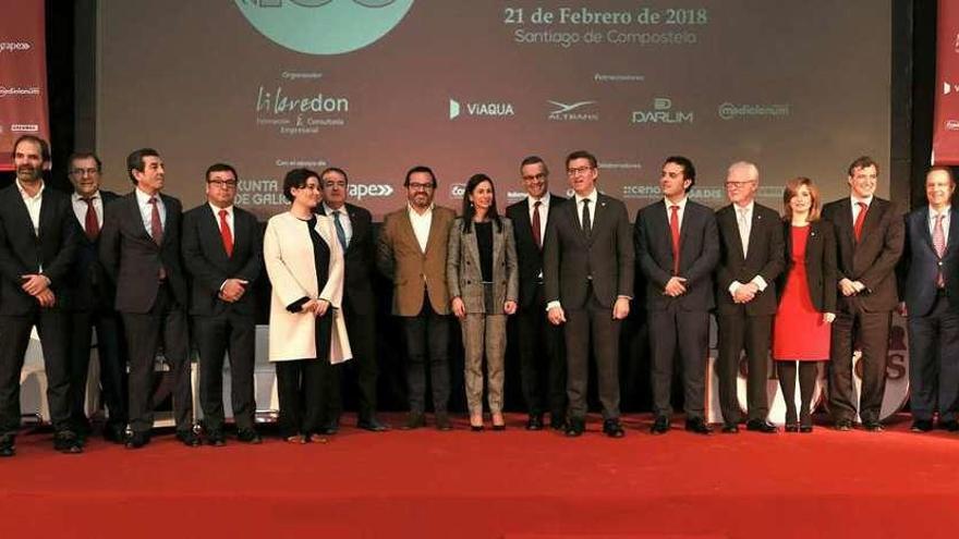 Feijóo, séptimo por la derecha, en la clausura del IV Encuentro para directivos líderes. // X. Álvarez