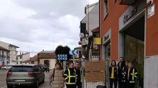 Los alistanos se suman al apoyo a los últimos carteros rurales de La Raya