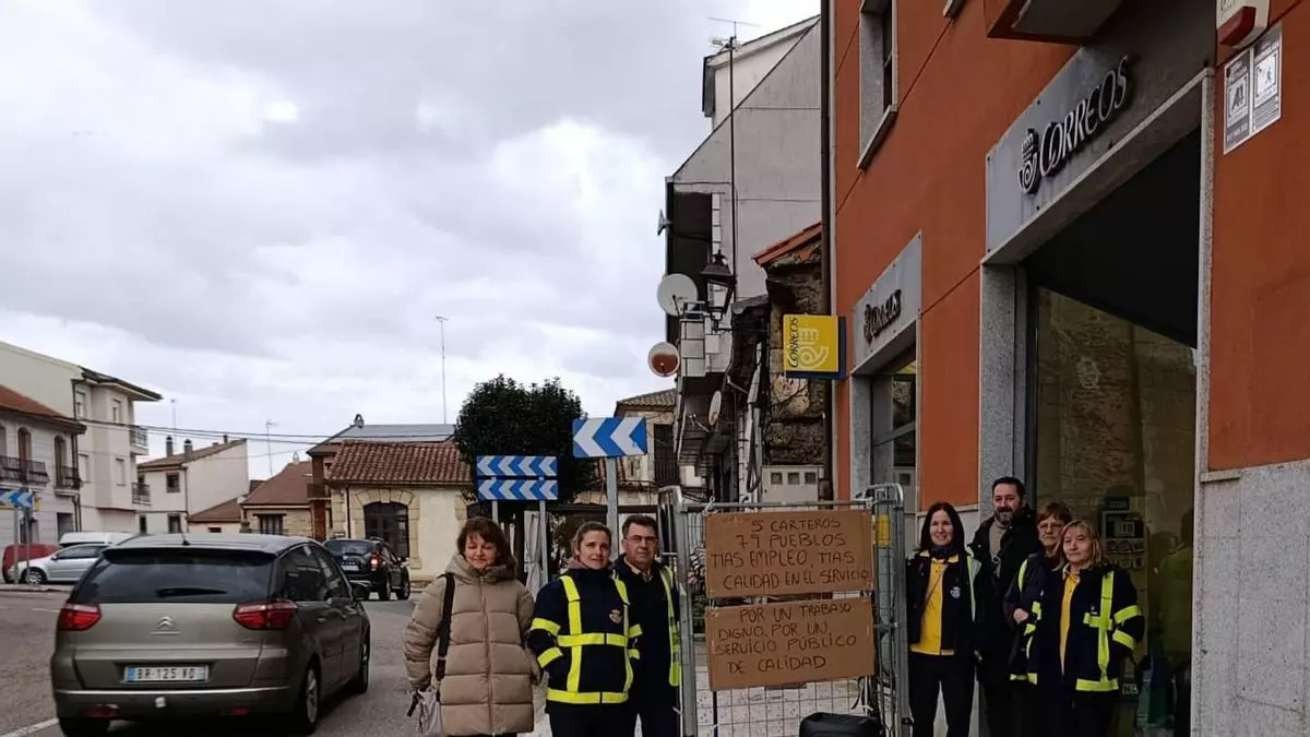 Los alistanos se suman al apoyo a los últimos carteros rurales de La Raya