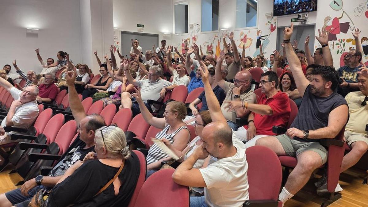 Momento que el pleno vota mayoritariamente que los presidentes decidan sobre la Ofrenda