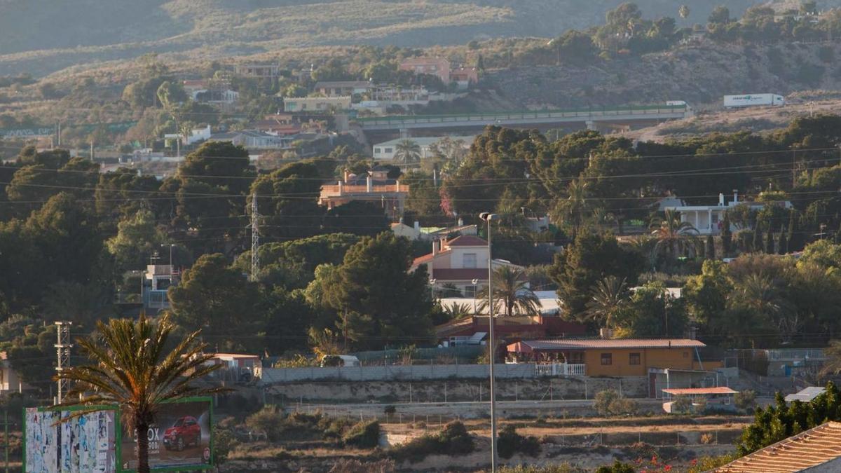 Vista general de viviendas en suelo rural en el Camp d’Elx.