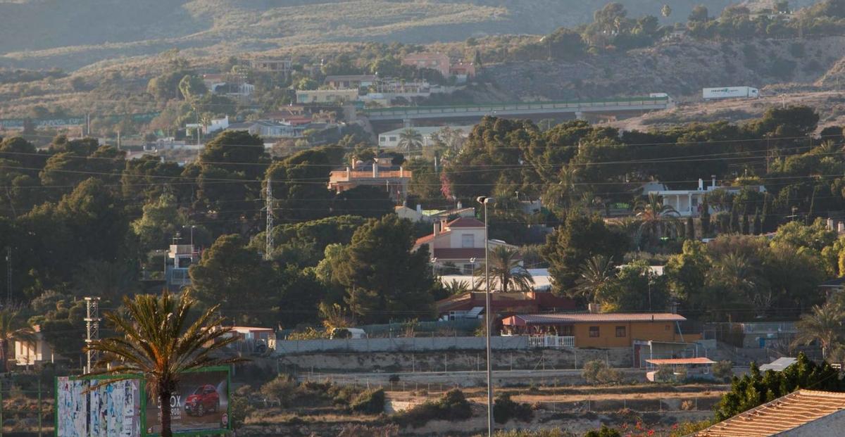 Vista general de viviendas en suelo rural en el Camp d’Elx.