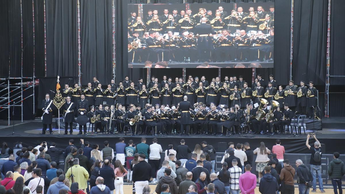 La banda de Caído Fuensanta durante el cocierto Magna