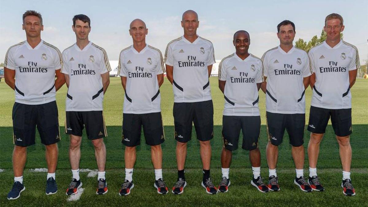 Dupont, el segundo por la izquierda en el staff técnico del Real Madrid