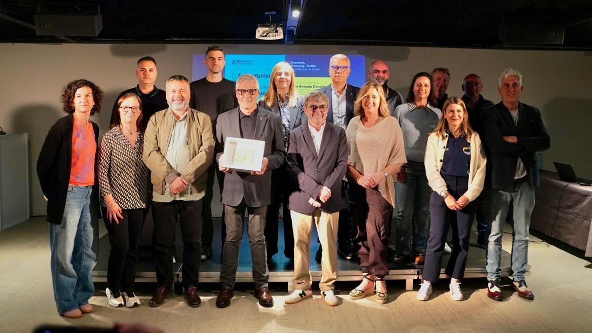 Ponents i organitzadors amb els representants municipals