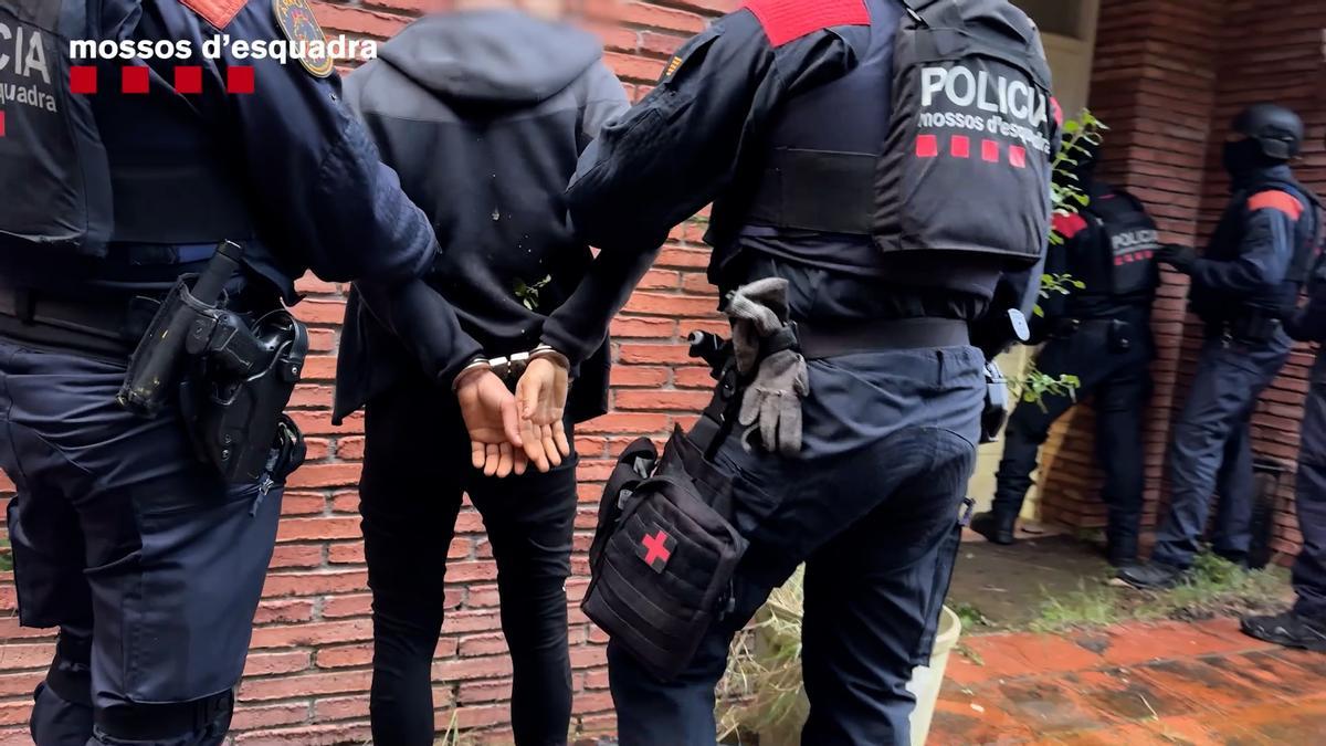 Los Mossos desmantelan una organización especializada en robos con fuerza de motos en aparcamientos comunitarios