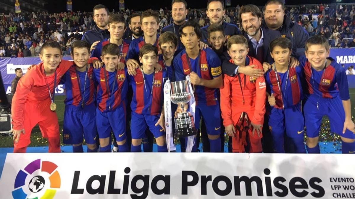 El Barça posando con su título