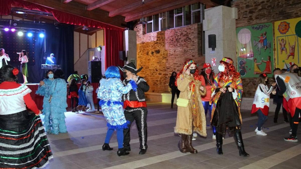 Fiestas de carnavales en el auditorio de Alcañices. | Ch. S.